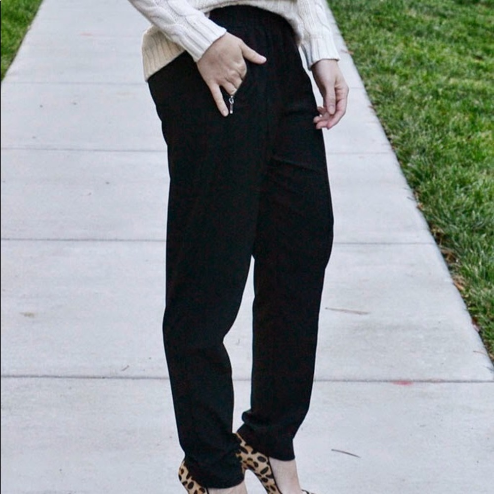 Tapered leg woven pant